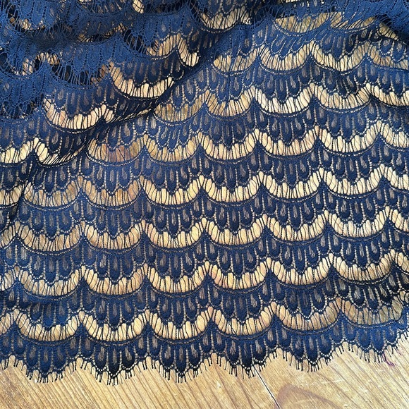 Trina Turk Los Angeles Black Lace Black Lace Overlay Lined skirt - Picture 11 of 14